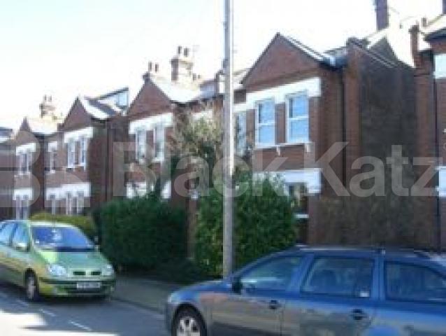 			LET!, Studio Apartment, 1 bath, 1 reception Flat			 Ferme Park Road, CROUCH END